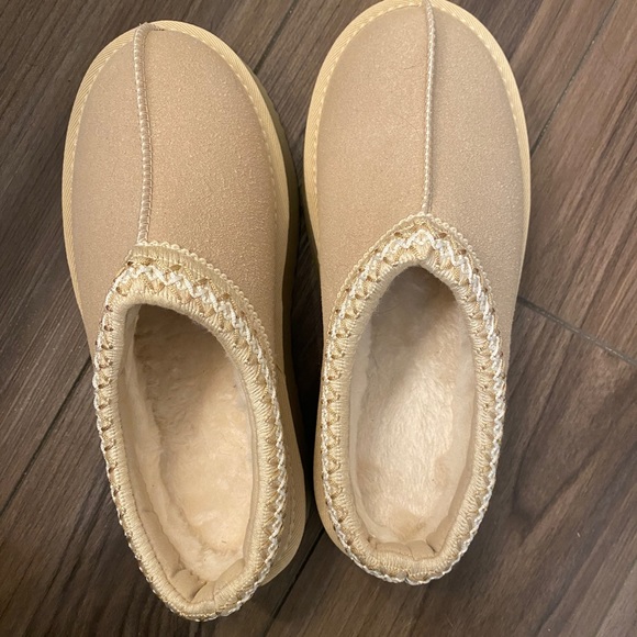 Amazon Slippers - Picture 6 of 8